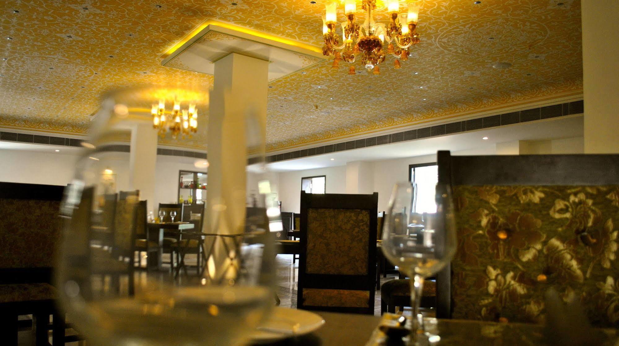 סוואי מדופור Treehouse Anuraga Palace מראה חיצוני תמונה