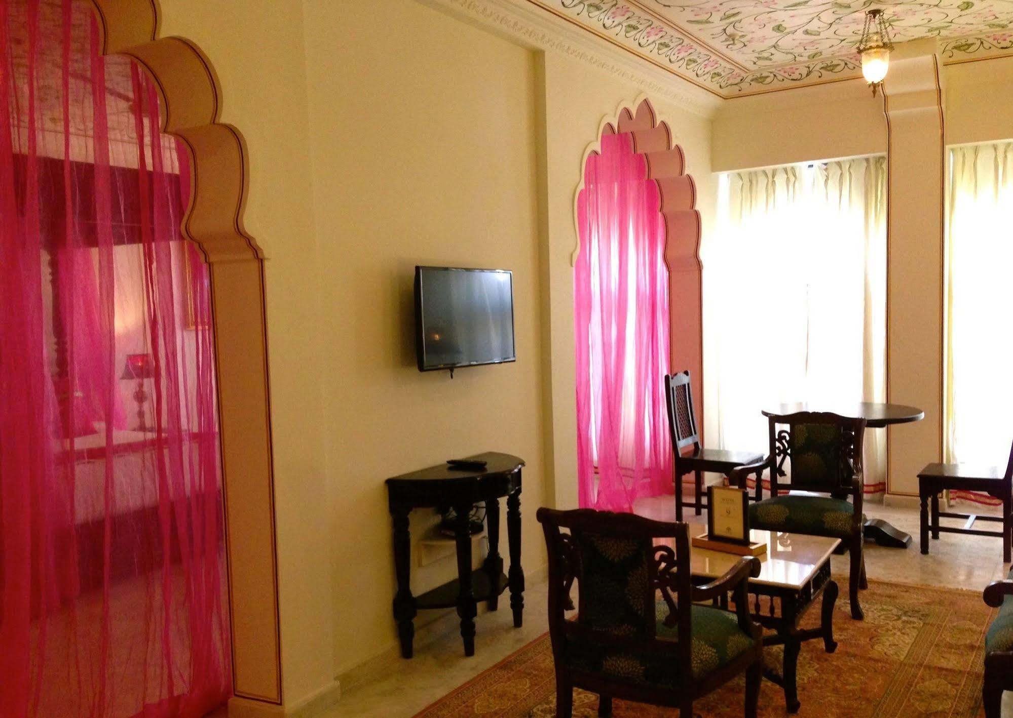 סוואי מדופור Treehouse Anuraga Palace מראה חיצוני תמונה