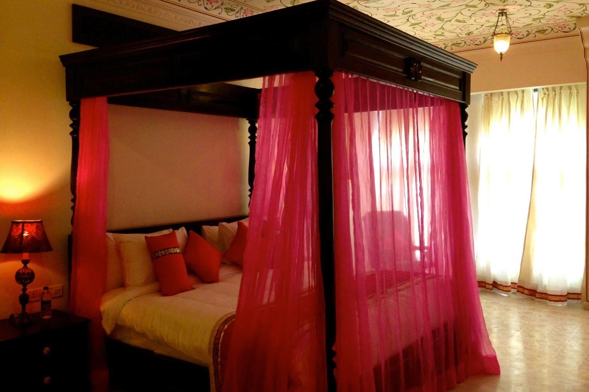 סוואי מדופור Treehouse Anuraga Palace מראה חיצוני תמונה