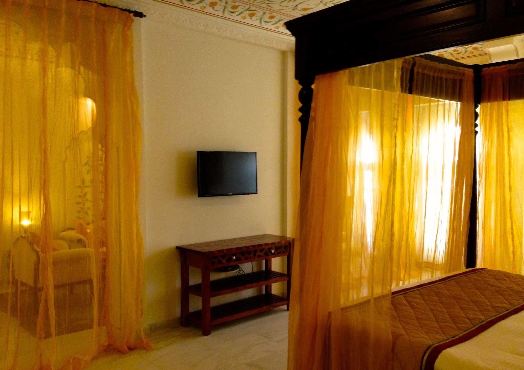 סוואי מדופור Treehouse Anuraga Palace מראה חיצוני תמונה