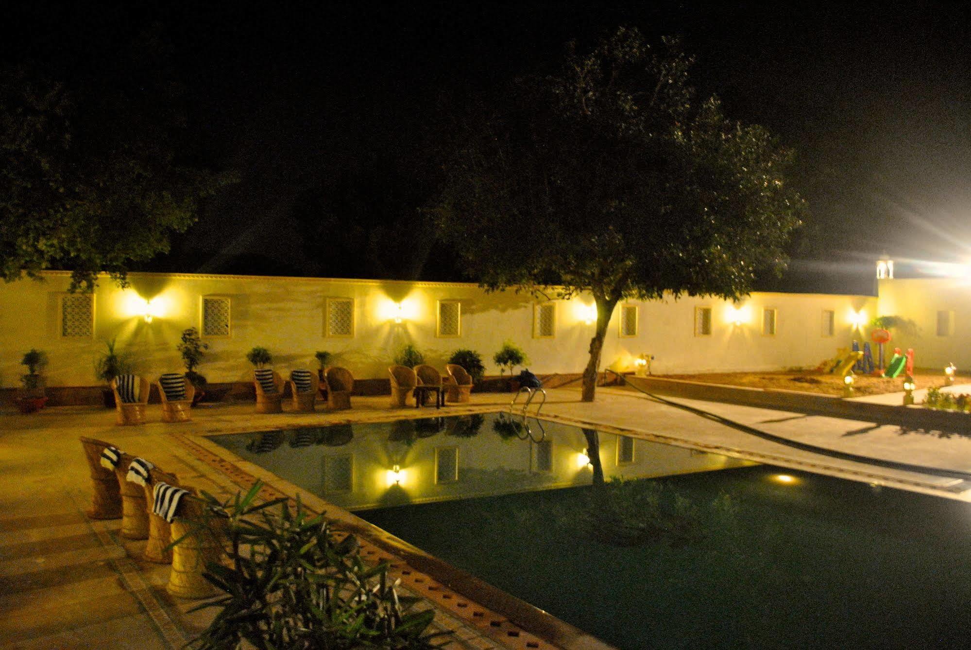 סוואי מדופור Treehouse Anuraga Palace מראה חיצוני תמונה